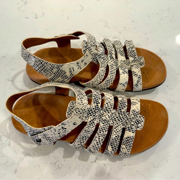 Vionic Harissa snakeskin gladiator sandals, size 9 - Picture 2 of 4